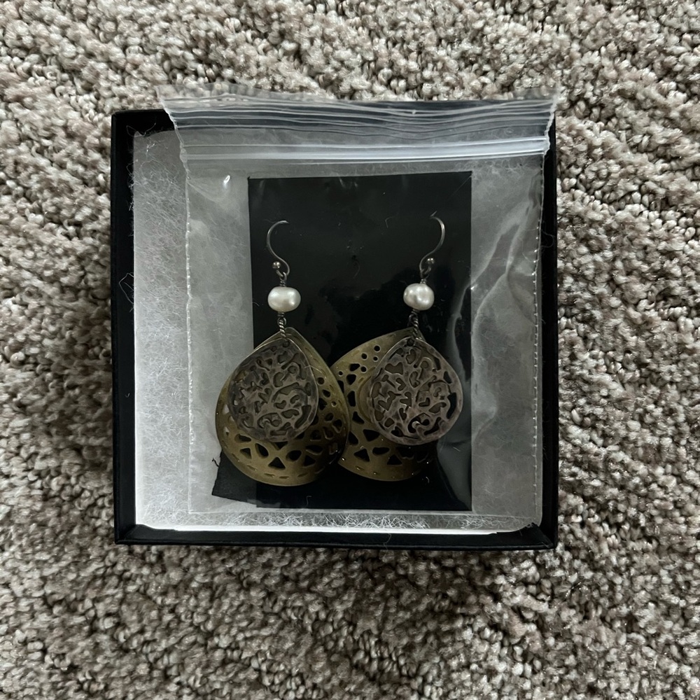 Silpada Gold Teardrop Earrings with Intricate Design - Picture 4 of 4